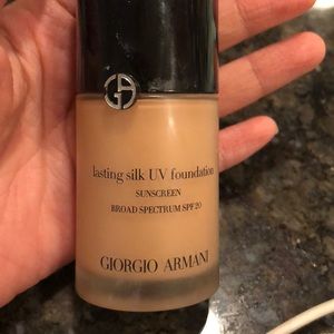 Giorgio Armani lasting silk UV foundation